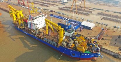 El barco 'Tiankun hao' en el puerto de Qidong, en la provincia china de Jiangsu.