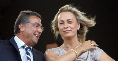 El empresario Enrique Ortiz y la alcaldesa de Alicante, Sonia Castedo, en el palco del estadio Rico Pérez.