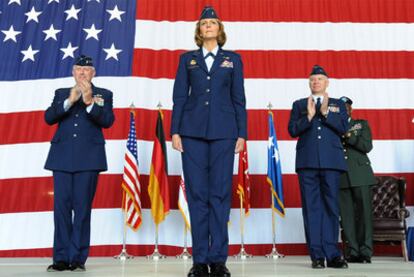 La general Margaret Woodward durante su toma de posesión como responsable de la 17ª Fuerza Aérea estadounidense en la base aérea de Ramstein (Alemania), el  28 de junio de 2010.