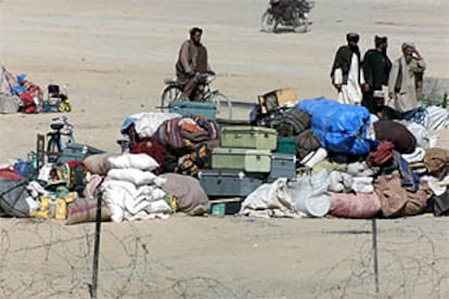 Una familia de refugiados afganos, en la frontera con Pakistán, a 130 kilómetros de la ciudad de Quetta.