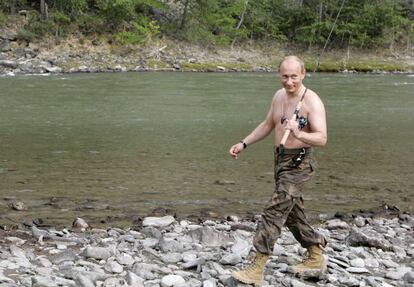 Durante su estancia en Tuva el presidente Putin también disfrutó de tiempo para relajarse mientras pescaba en el río Khemchik.