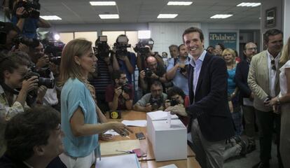 Pablo Casado vota a Madrid.