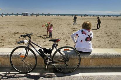 Paseo de Neptuno en la playa de la Malva-rosa de Valencia, en marzo de 2014.