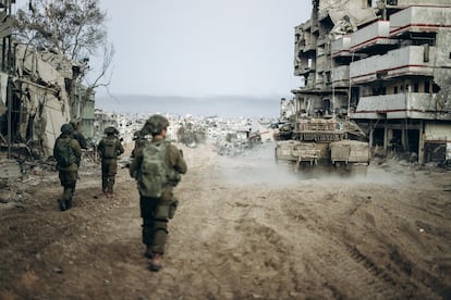 Soldados israelíes desplegados en la franja de Gaza, en una imagen de las Fuerzas de Defensa de Israel.