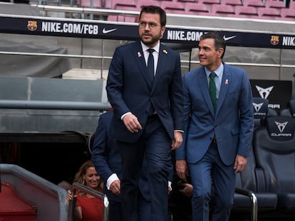 El presidente del Gobierno, Pedro Snchez, y el de la Generalitat, Pere Aragons, se encuentran en la Cena Anual de Pimec en el Camp Nou.