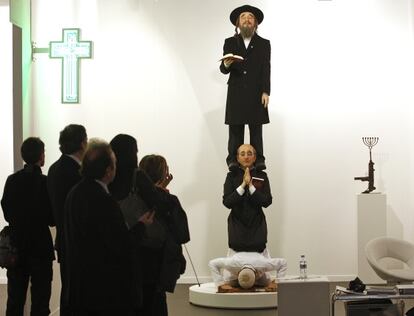 La obra de Eugenio Merino con un musulmán, un cristiano y un judío en oración provocó una protesta israelí en 2010.