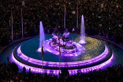 No hizo falta que el Real Madrid celebrara un nuevo título para que la diosa Cibeles se tiñera de morado este pasado 8 de marzo.