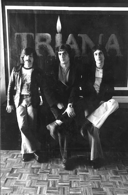 De izquierda a derecha: Tele Palacios (batería), Jesús de la Rosa (voz y teclados) y Eduardo  Rodríguez (guitarra), Triana en una imagen promocional de los años setenta.