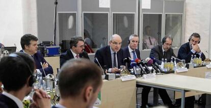 Los fiscales antiterroristas durante la reunión en Malinas, Bélgica, este miércoles.