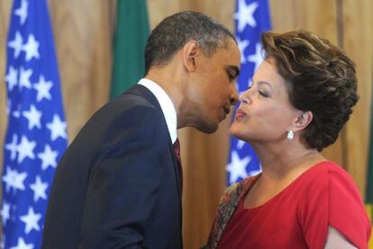 Rousseff dá boas-vindas a Obama em março de 2011.