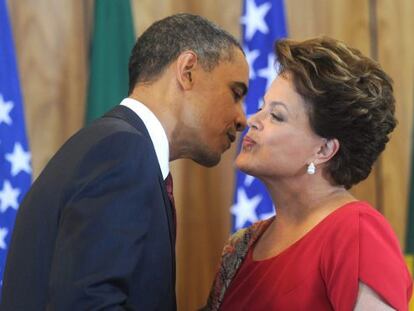 Rousseff dá boas-vindas a Obama em março de 2011.