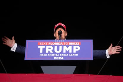 Donald Trump, este martes durante un mitin electoral en Doral (Florida).