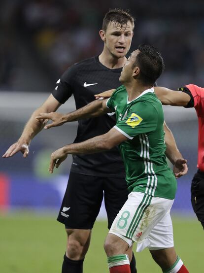 Fabián não se intimidou com o tamanho do zagueirão Tommy Smith.