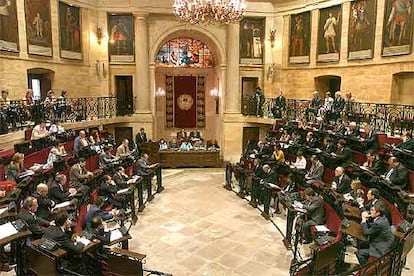 José Luis Bilbao pronuncia su discurso durante el pleno en la Casa de Juntas de Gernika.