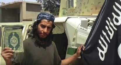 Captura de video publicado por el Estado Isl&aacute;mico de Abdelhamid Abaaoud.