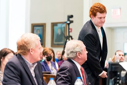 Buster Murdaugh, right, the son of Alex Murdaugh, walks to the witness stand as his father, left, looks on during his trial at the Colleton County Courthouse in Walterboro, S.C., on Tuesday, Feb. 21, 2023.