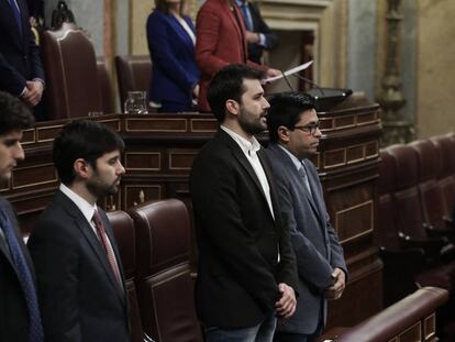 El secretario tercero de la Mesa, Javier Sánchez Serna, en el centro, el martes en la jura de su cargo.