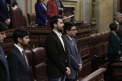 El secretario tercero de la Mesa, Javier Sánchez Serna, en el centro, el martes en la jura de su cargo.