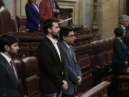 El secretario tercero de la Mesa, Javier Sánchez Serna, en el centro, el martes en la jura de su cargo.