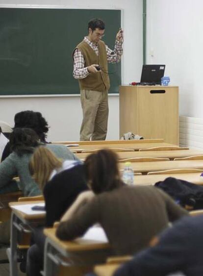 Una clase en la Facultad de Ciencias y Tecnología de la UPV