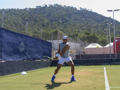 Nadal, durante el entrenamiento de este lunes en Santa Pon&ccedil;a.