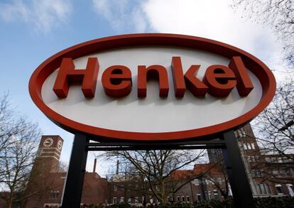 Rubrica de Henkel a las puertas de su sede central en D&uuml;sseldorf.