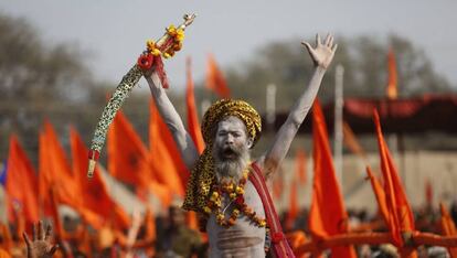 Un chamán hindú durante el festival anual Magh Mela en Allahabad (India). Rajesh.