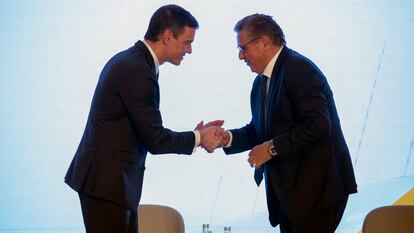 El presidente el Gobierno, Pedro Sánchez, y el primer ministro de Marruecos, Aziz Ajanuch, durante la Reunión de Alto Nivel (RAN) celebrada en Rabat en febrero.