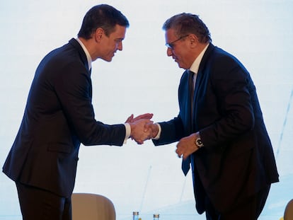 El presidente el Gobierno, Pedro Sánchez, y el primer ministro de Marruecos, Aziz Ajanuch, durante la Reunión de Alto Nivel (RAN) celebrada en Rabat en febrero.