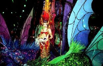 La reina del carnaval de Tenerife 2001, con la fantasía <i>El Talismán</i>.