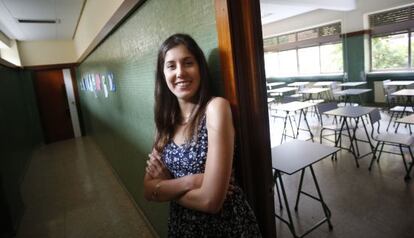 La alumna Blanca D&iacute;ez posa en el Colegio Agustiniano.