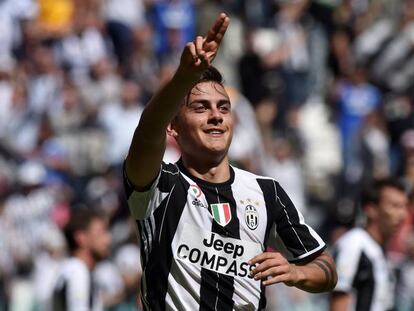 Dybala celebra su gol al Crotone.