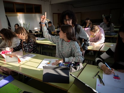 Una clase en el instituto público Río Júcar, en Madrigueras (Albacete), este jueves.