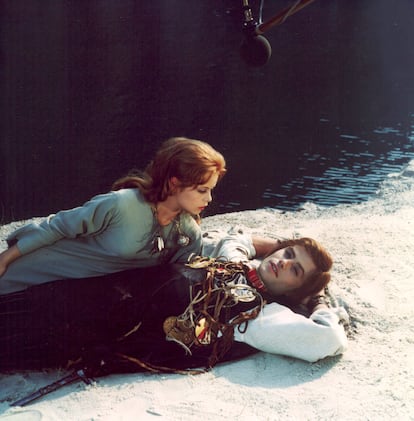 Miroslava Safránková and Petr Svojtka in a scene from 'Malá mořská víla.'