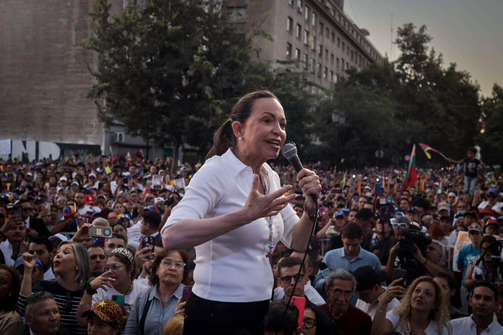 María Corina Machado se reúne con venezolanos en Chile, este jueves.