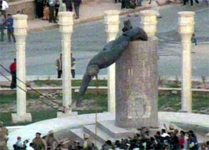 La estatua de Sadam Husein en la plaza Fardus, una vez derribada por soldados americanos ayudados por iraquíes.