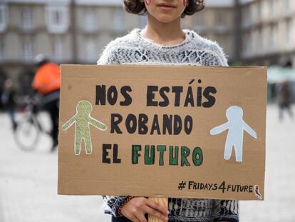 Concentración de personas en la plaza de Maria Pita, en A Coruña, en la huelga contra el cambio climático.