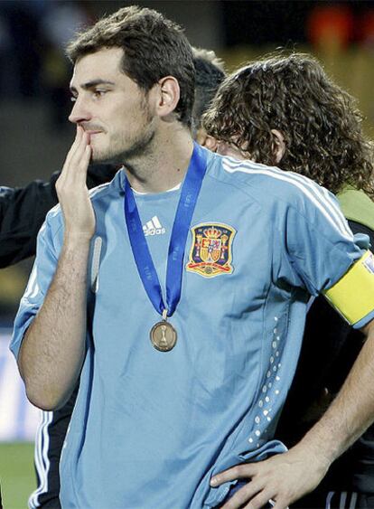 Iker Casillas con la medalla de bronce.