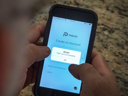 La app de Parler muestra un mensaje de error en el acceso