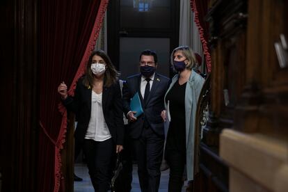 Meritxell Budó, Pere Aragonés y Alba Vergés en el pleno del covid-19.