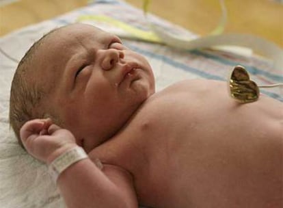 Noah Markham ha nacido gracias a que la Policía y los doctores de la clínica de fertilidad pudieron rescatar los embriones congelados que guardaban, tras el paso del huracán <i>Katrina</i>.