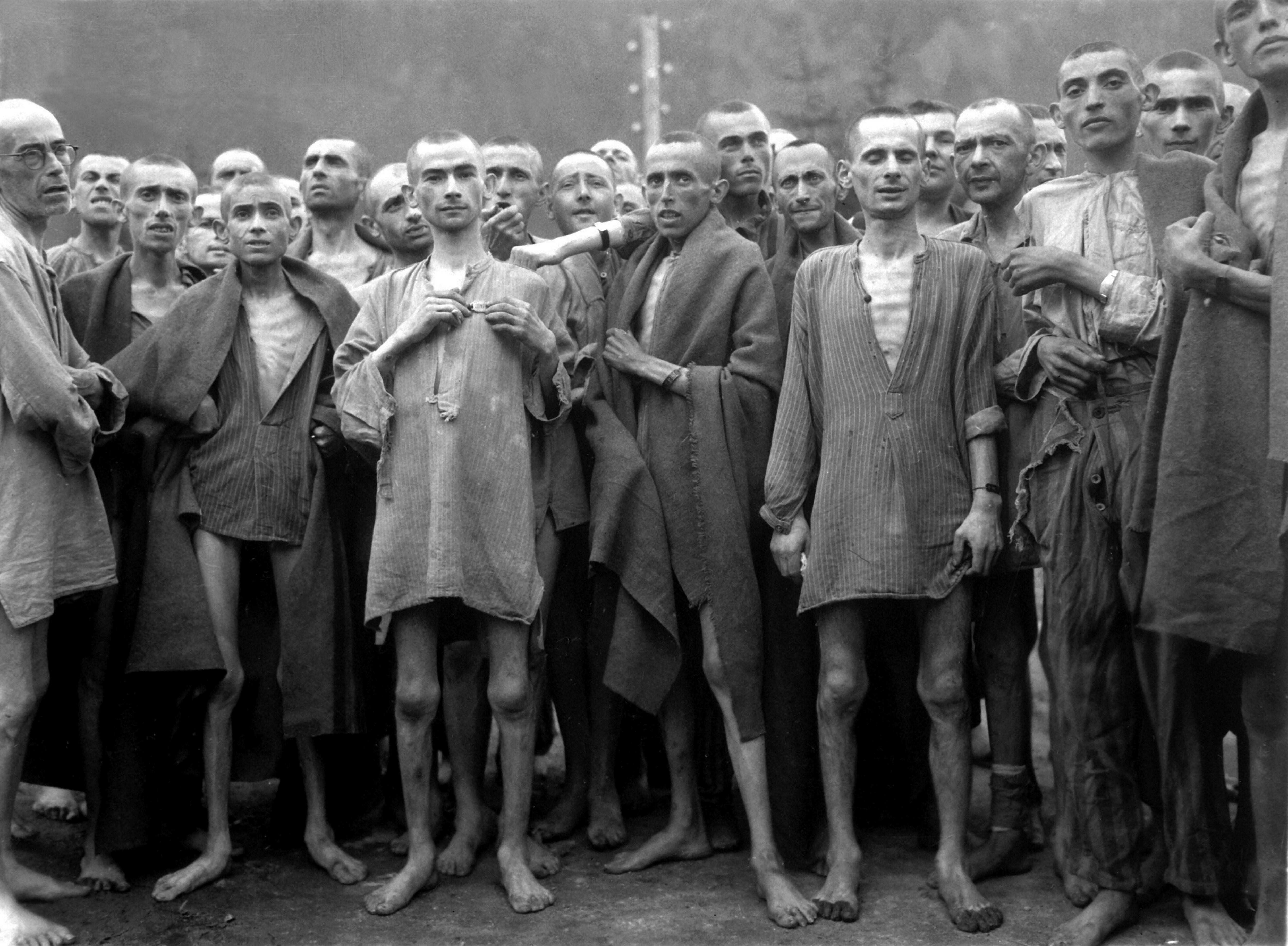 Prisioneros del campo de concentración de Ebensee, en 1945. 