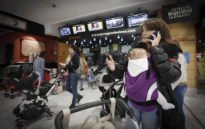 Sesión matutina de cine para madres con bebés en los cines de La Vaguada.