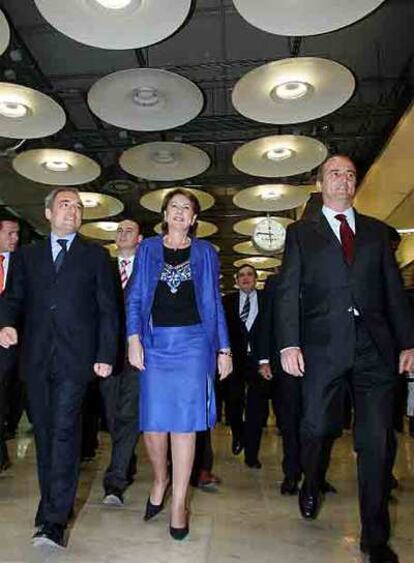 Simancas, Magdalena Álvarez y Miguel Sebastián, ayer en la T-4.