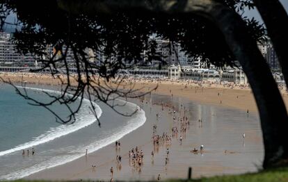 La playa de La Concha, en San Sebastián, ayer.