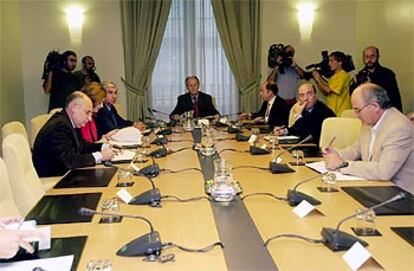 La Junta de Portavoces del Parlamento Vasco, reunida esta mañana bajo la presidencia de Atutxa.