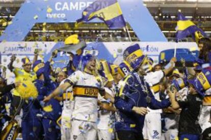 Jugadores de Boca Juniors celebran su victoria.