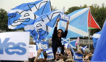 Partidarios de la independencia de Escocia se manifiestan en Glasgow durante la campaña del referéndum de septiembre