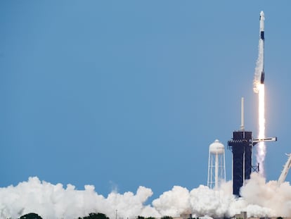 El despegue de la nave espacial SpaceX Falcon 9.