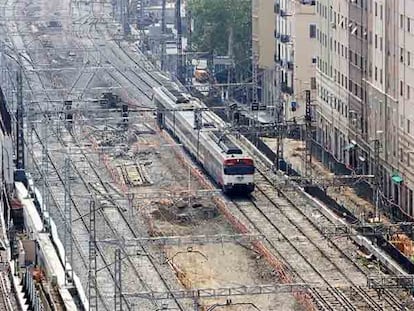 Una panorámica de la zona de obras, con las vías que deberán ser reagrupadas y cubiertas.